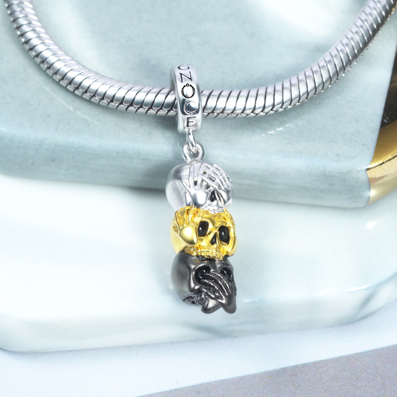 Three Wise Skulls Pendant image number 1