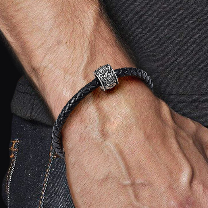 "Luck" Dice & King Charm Bracelet image number 4