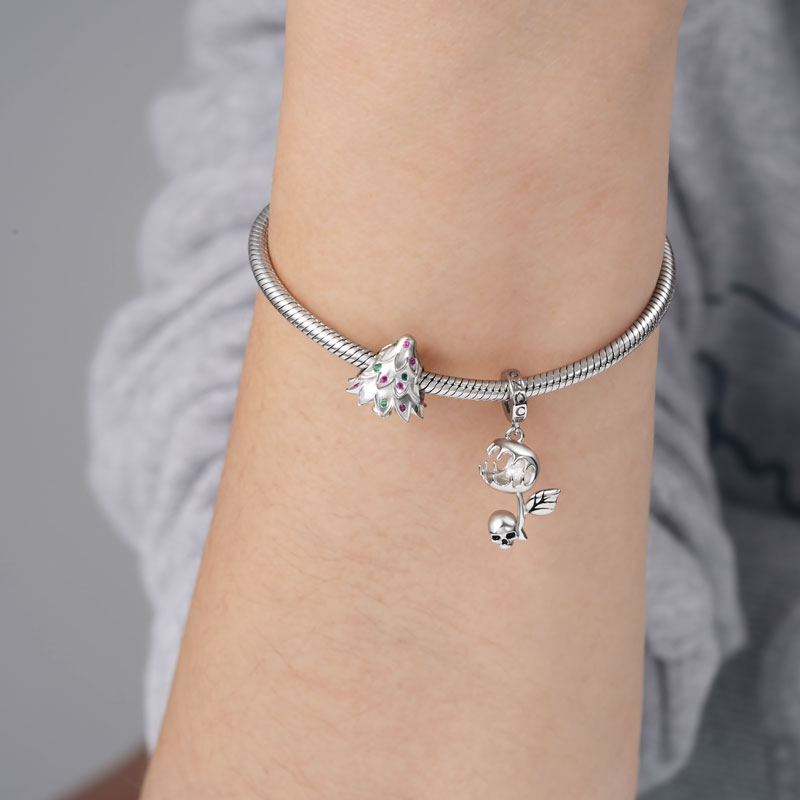 Chomper & Skull Pendant image number 2