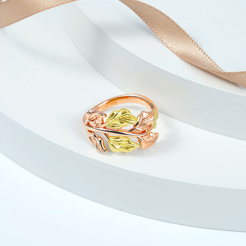 Brilliant Leaf Ring image number 1