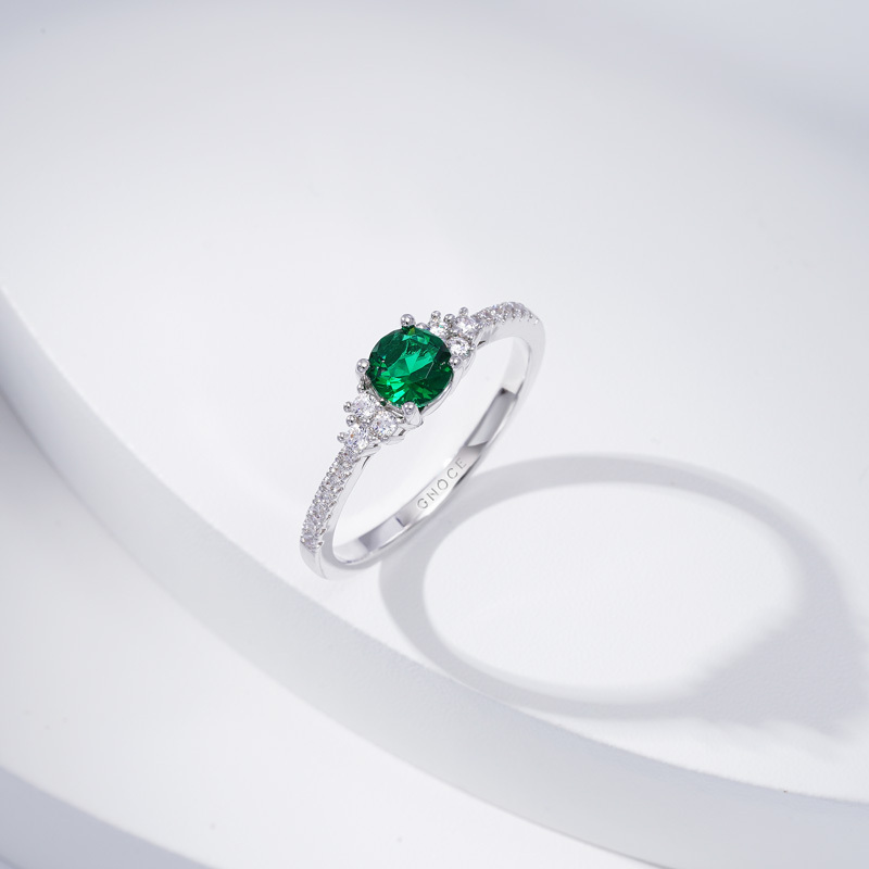 Round Cut Emerald Ring image number 1