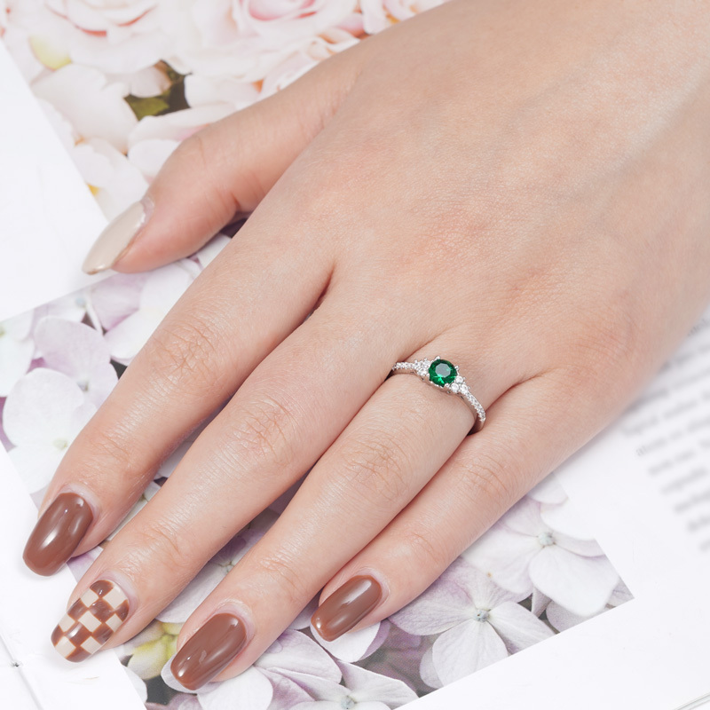 Round Cut Emerald Ring image number 2