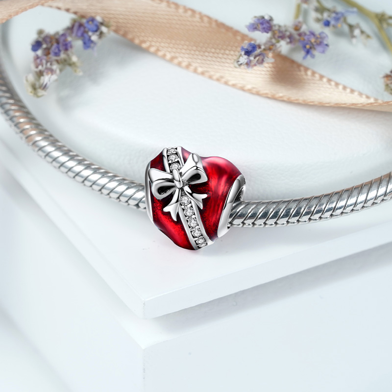 Red Heart Gift Charm image number 1