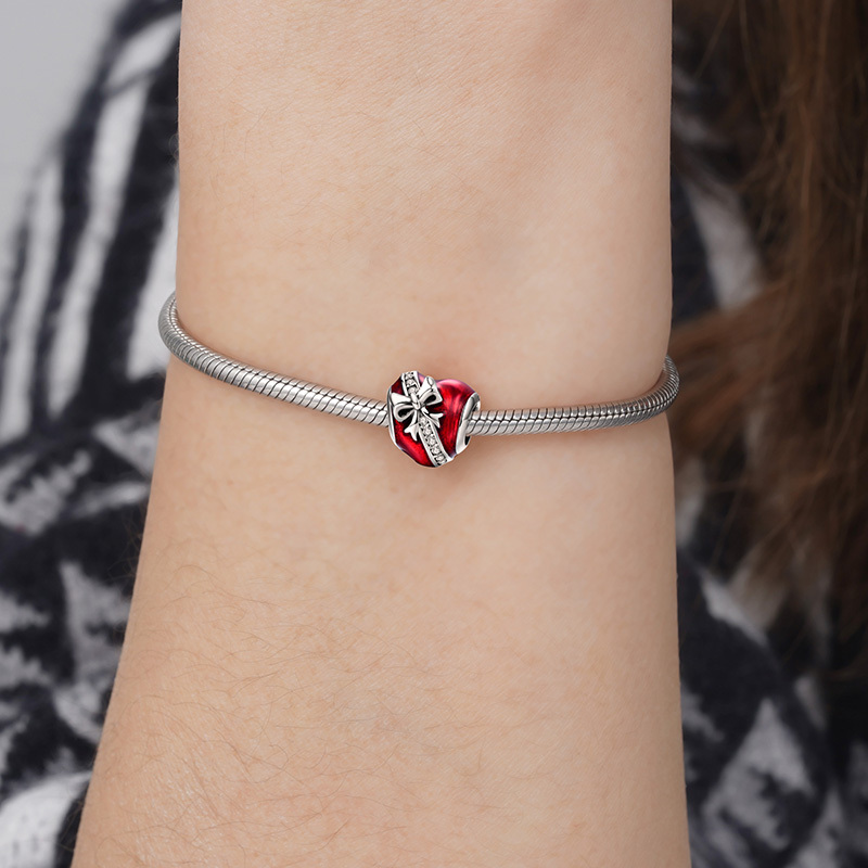 Red Heart Gift Charm image number 2