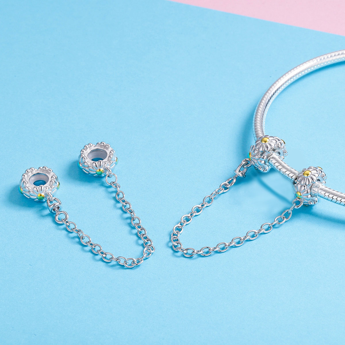 Daisy Wreath Safety Chain image number 1