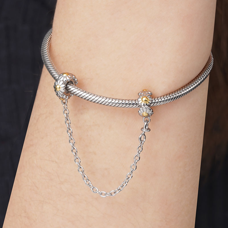 Daisy Wreath Safety Chain image number 2