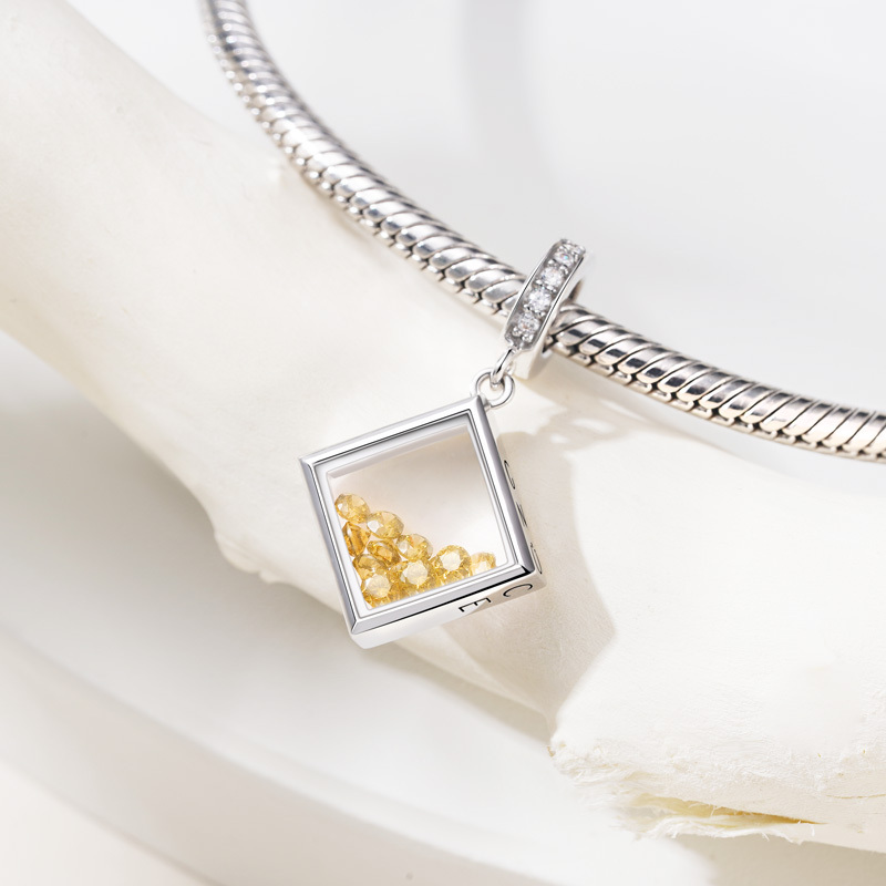 Square-shape Pendant image number 1