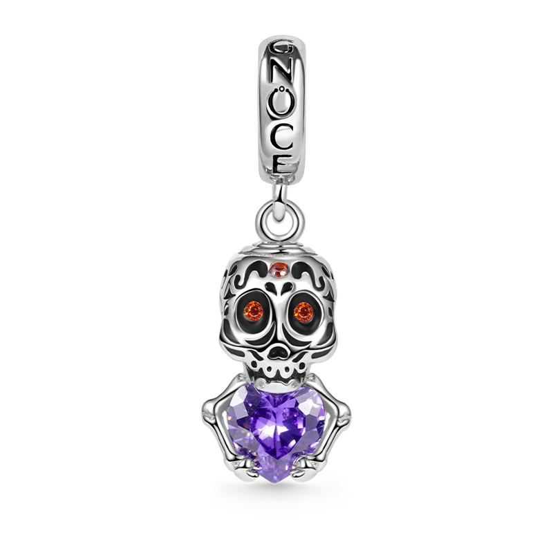 Skull Pendant image number 0
