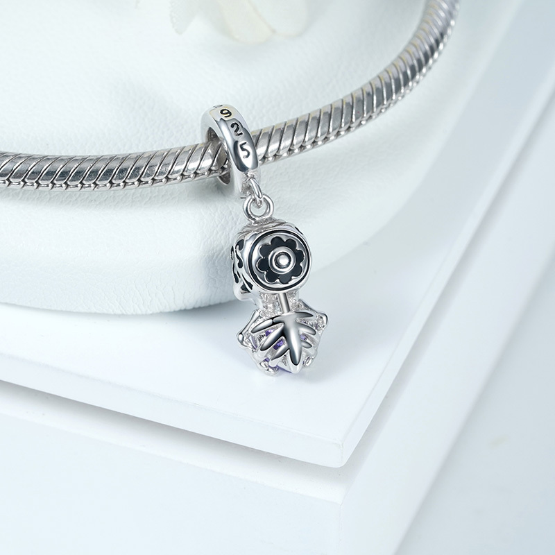 Skull Pendant image number 1