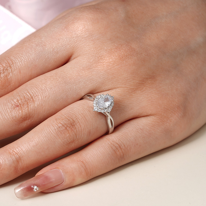 Oval Engagement Ring image number 4