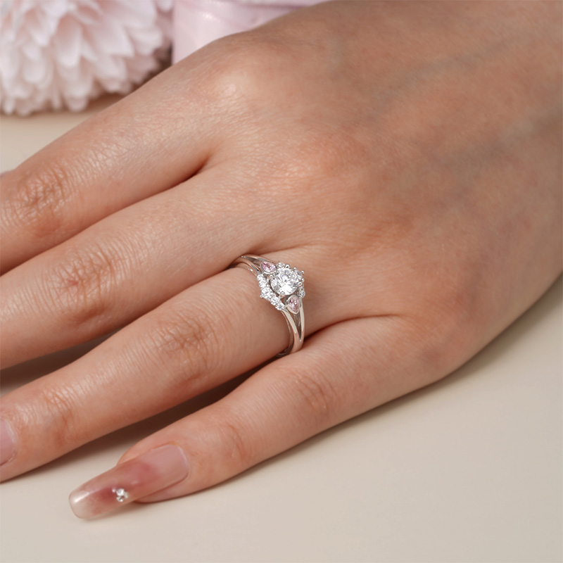 Round-cut Promise Ring image number 4