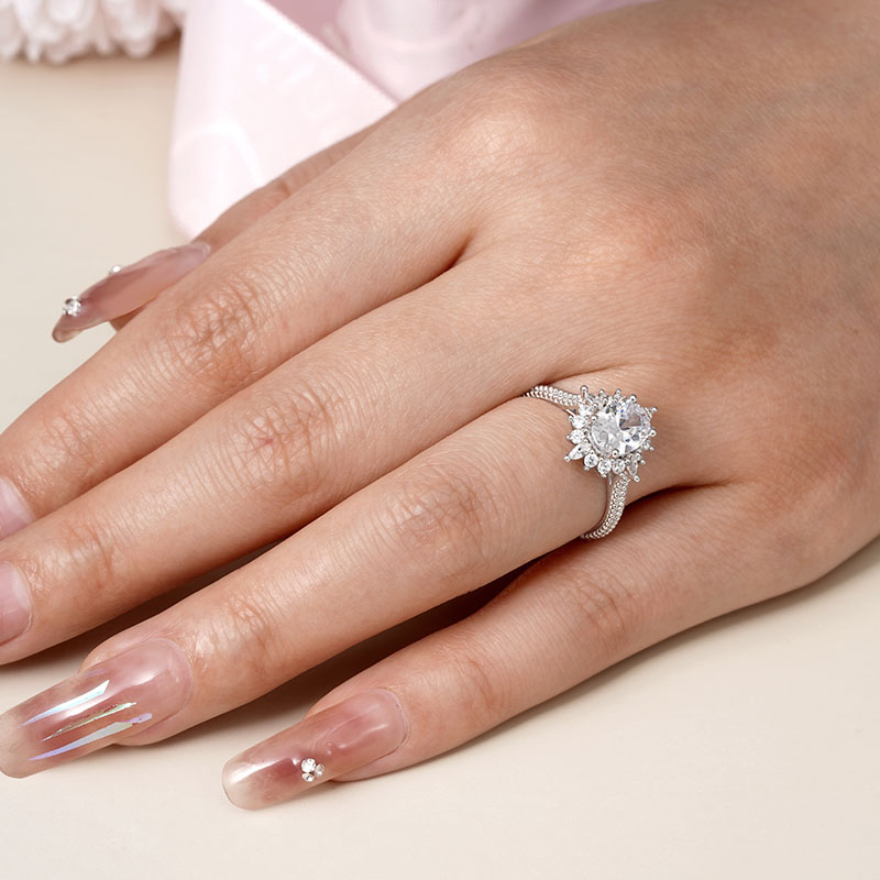 Oval-cut Promise Ring image number 4