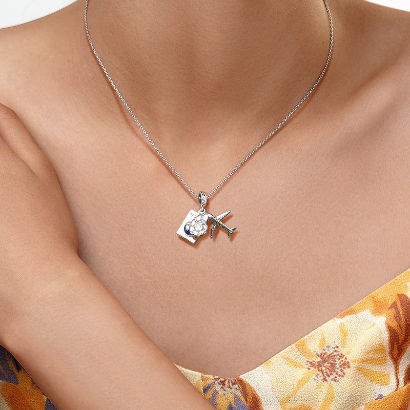 Travel Triple Pendant image number 6