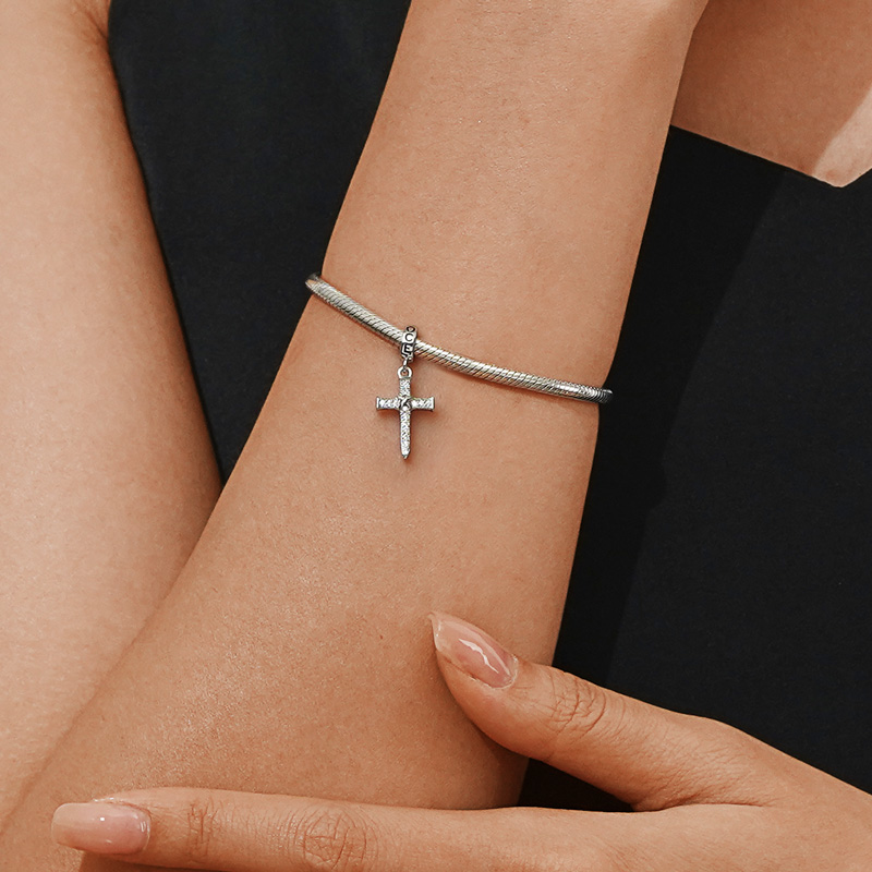 Vintage Cross Pendant image number 4