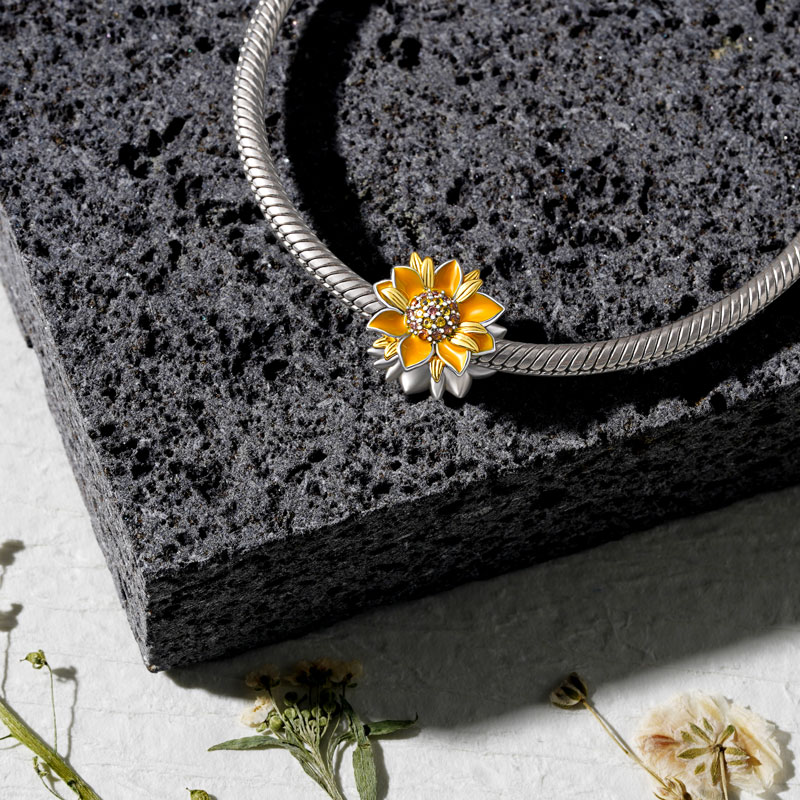 Sunflower Charm image number 2