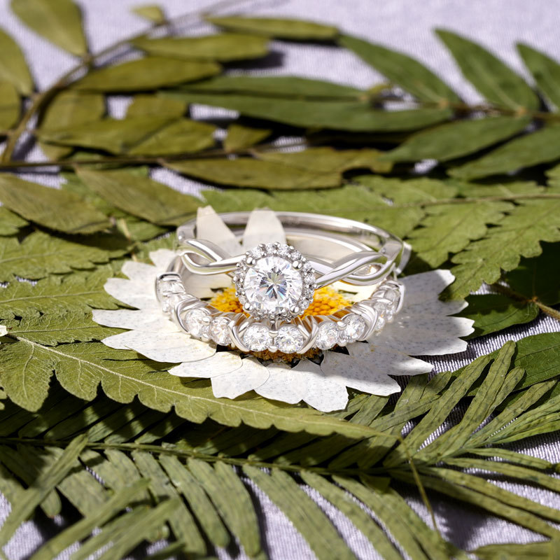 Round-cut Stackable Ring image number 1