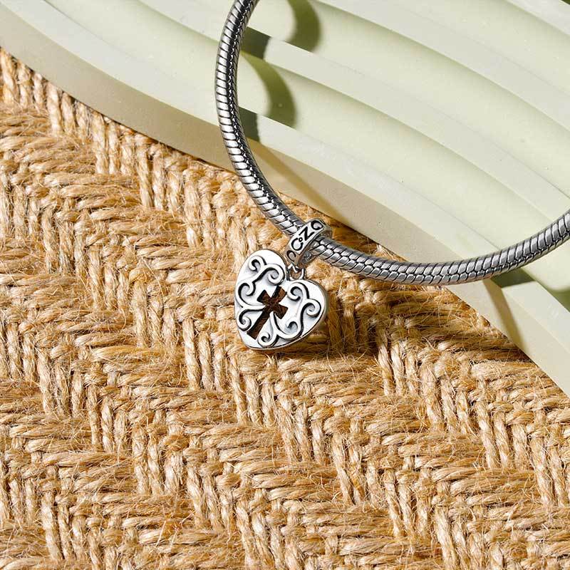 Crosslet Heart Pendant image number 2