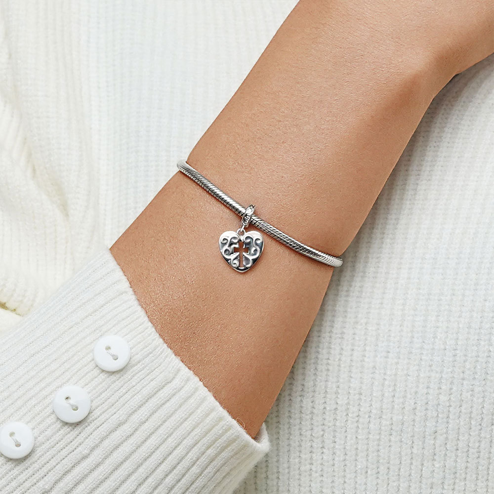 Crosslet Heart Pendant image number 4