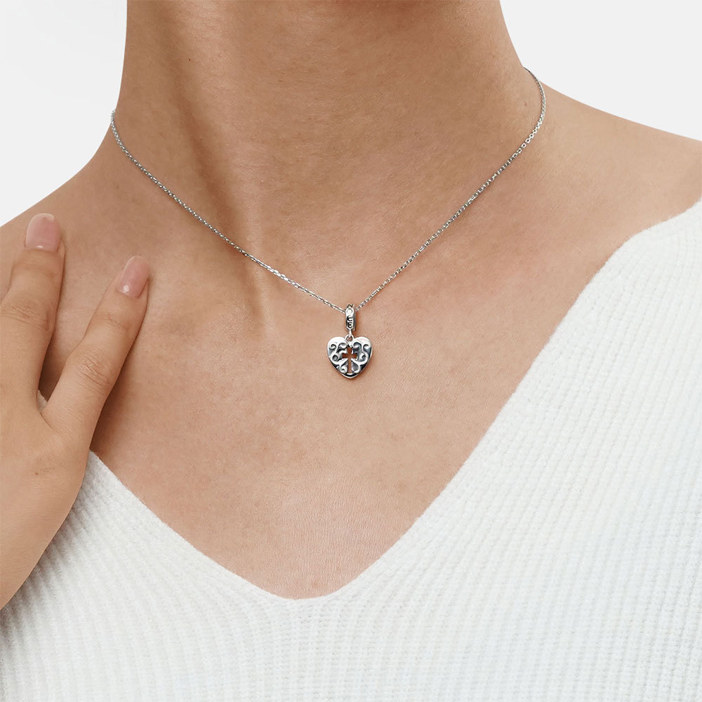 Crosslet Heart Pendant image number 6
