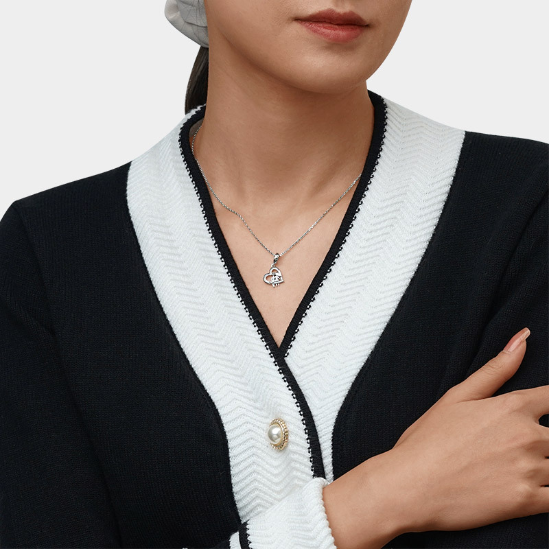 Sister Love Engravable Pendant image number 6