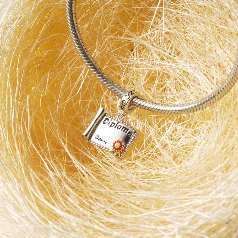 Diploma Pendant image number 2