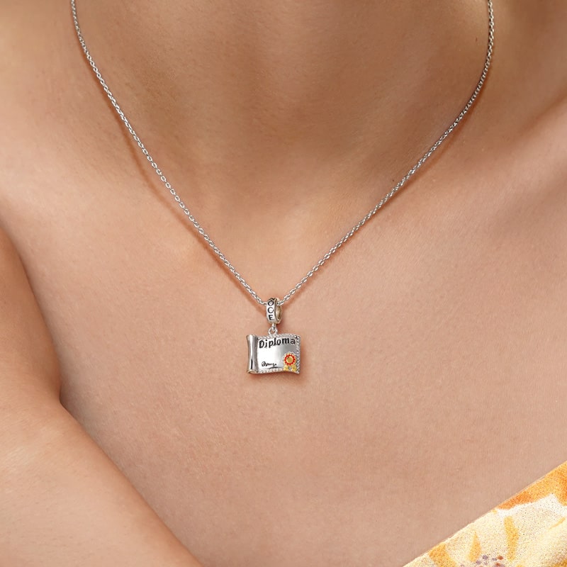 Diploma Pendant image number 6