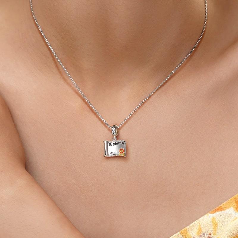 Diploma Pendant image number 6