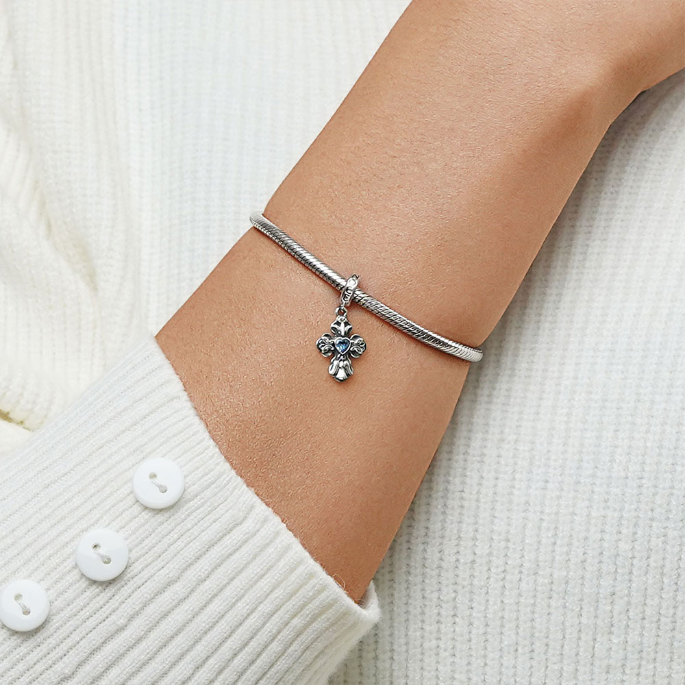 Cross Pendant image number 4