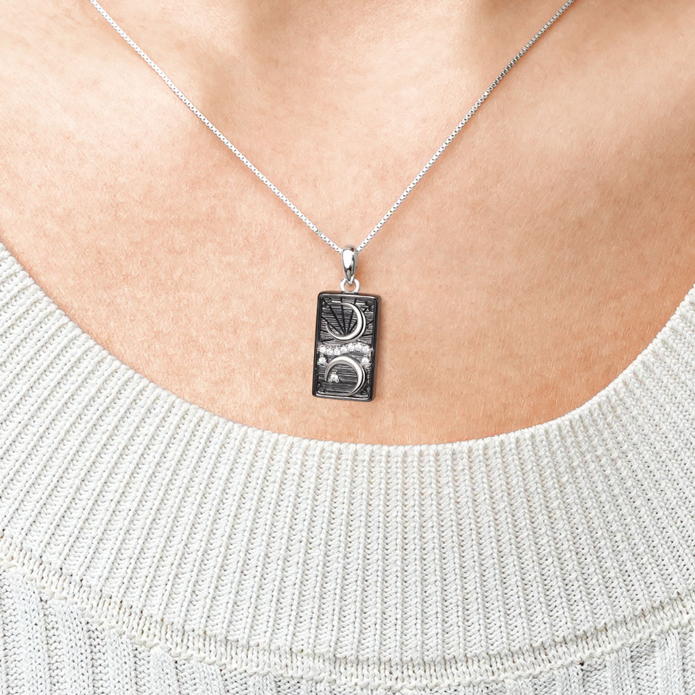 "the Moon" Tarot Necklace image number 4