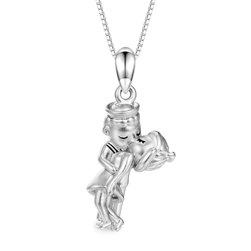 Kiss of Victory Necklace image number 0
