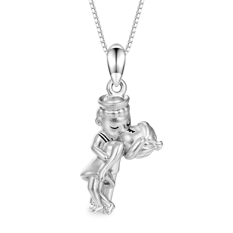 Kiss of Victory Necklace image number 0