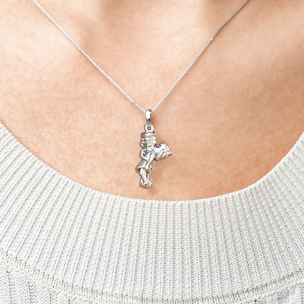 Kiss of Victory Necklace image number 4