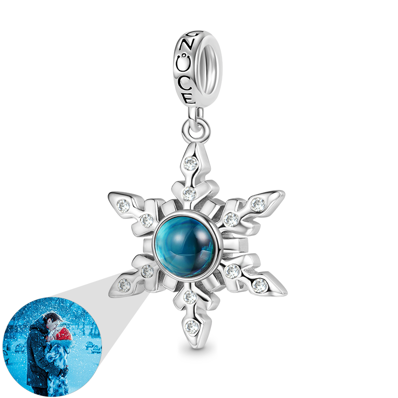 Projection Snowflake Pendant image number 0