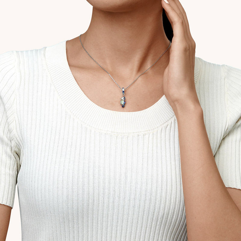 Seahorse Pendant image number 4