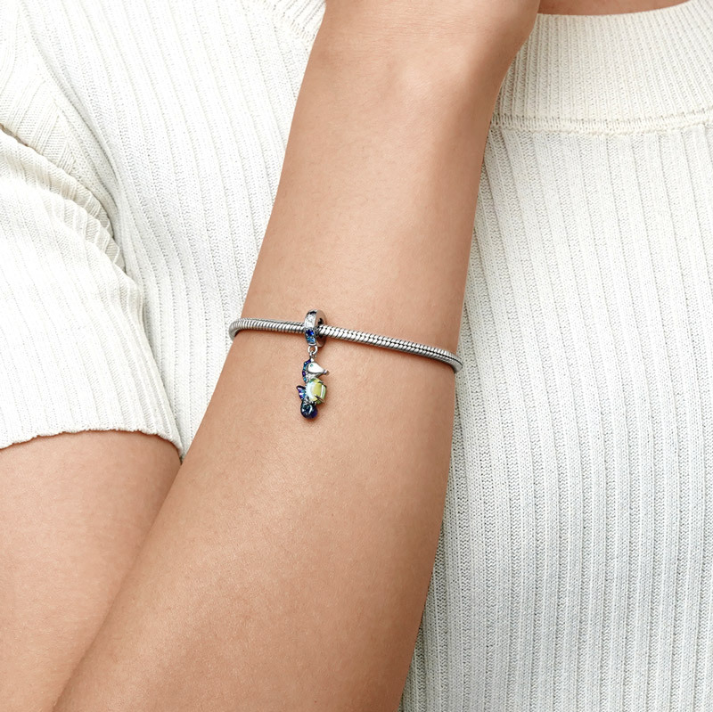 Seahorse Pendant image number 3