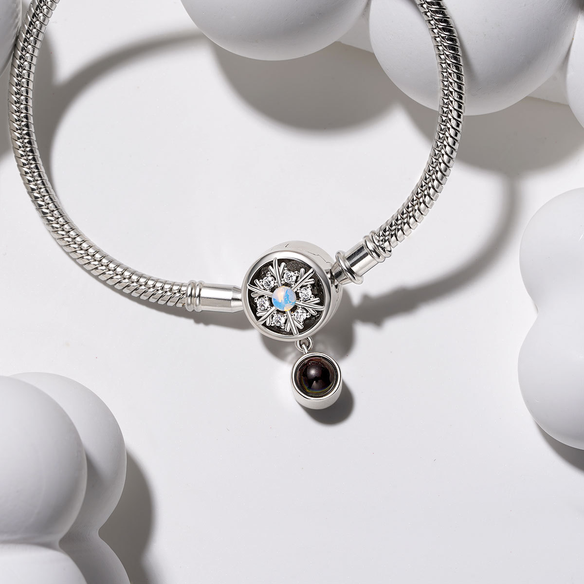 Projection Snowflake Basic Bracelet image number 2