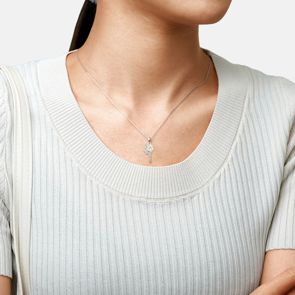 White Rose Necklace image number 2