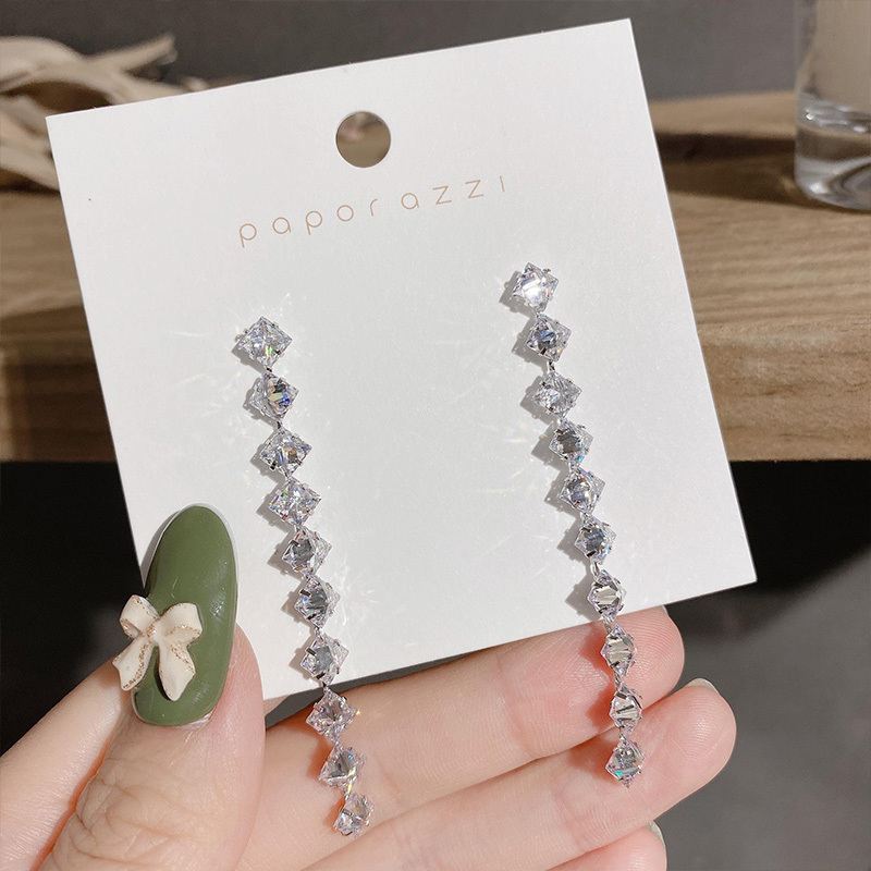 Long Dangle Earrings image number 2