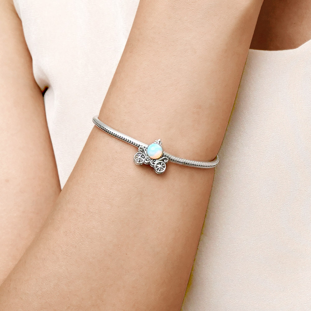 Magic Carriage Charm image number 3