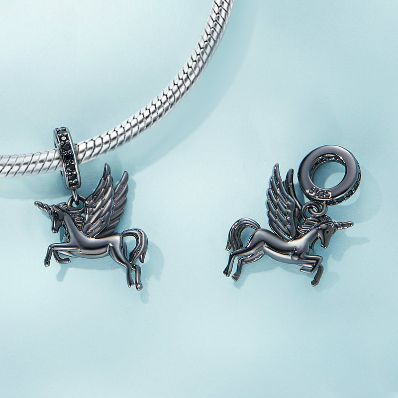 Unicorn Pendant image number 1