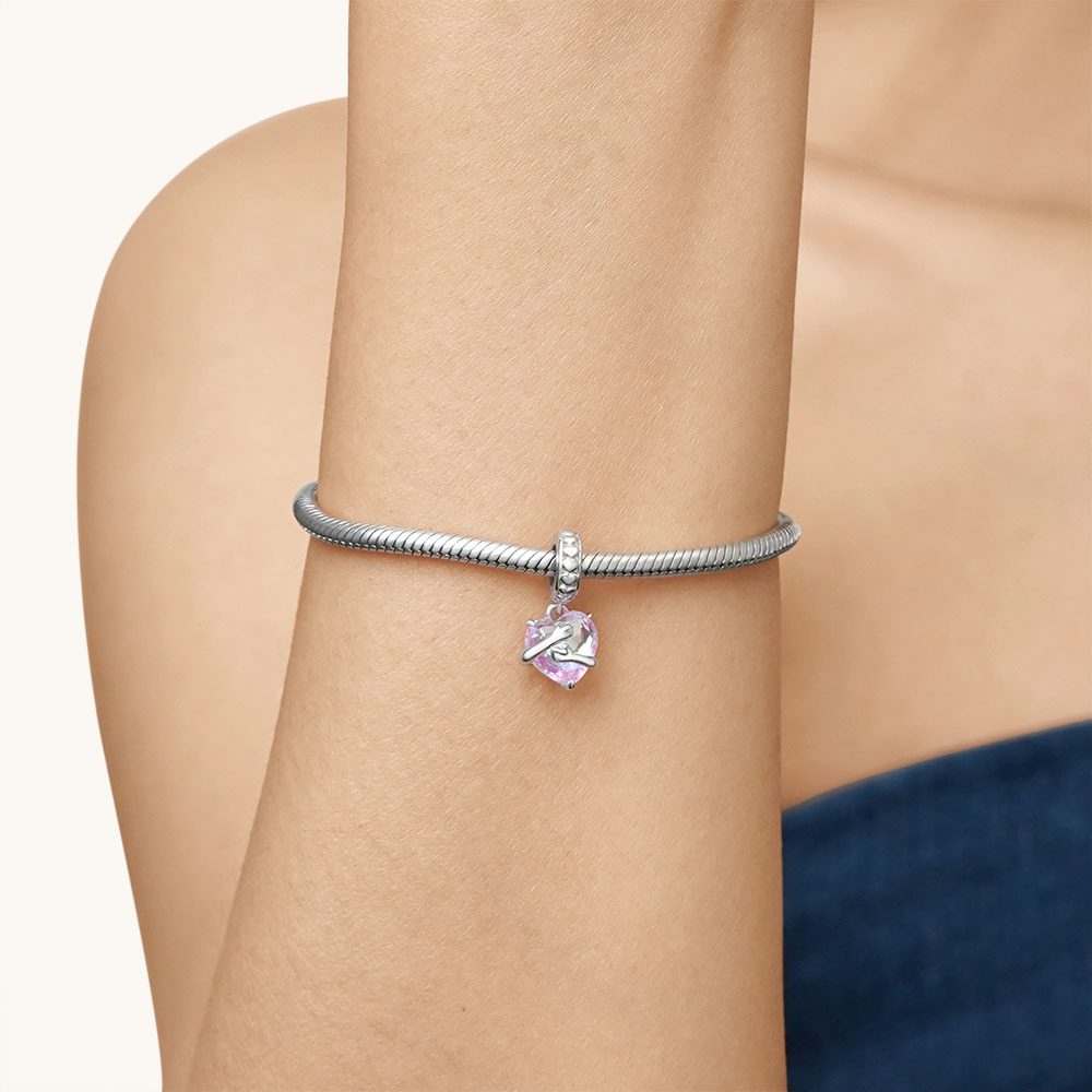 Embraces Heart Pendant image number 5