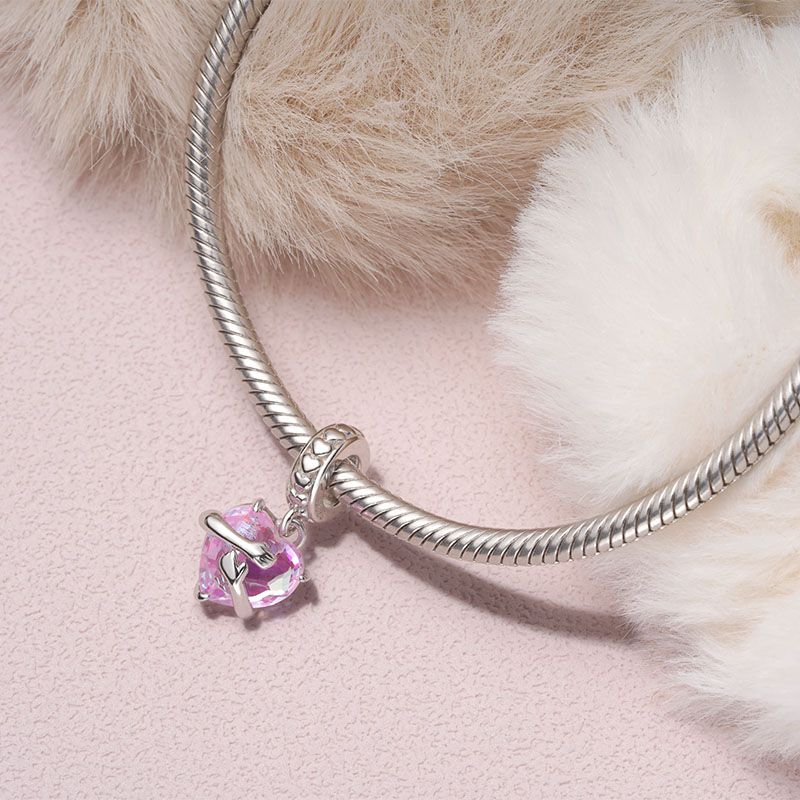 Embraces Heart Pendant image number 2