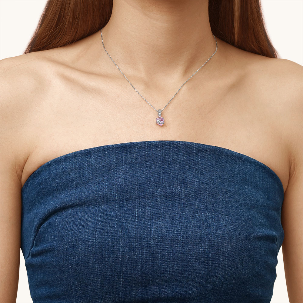 Embraces Heart Pendant image number 3