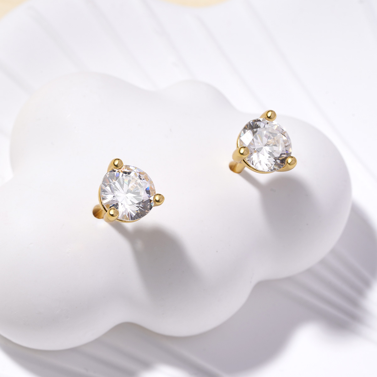 Sparkling Stone Stud Earrings image number 3