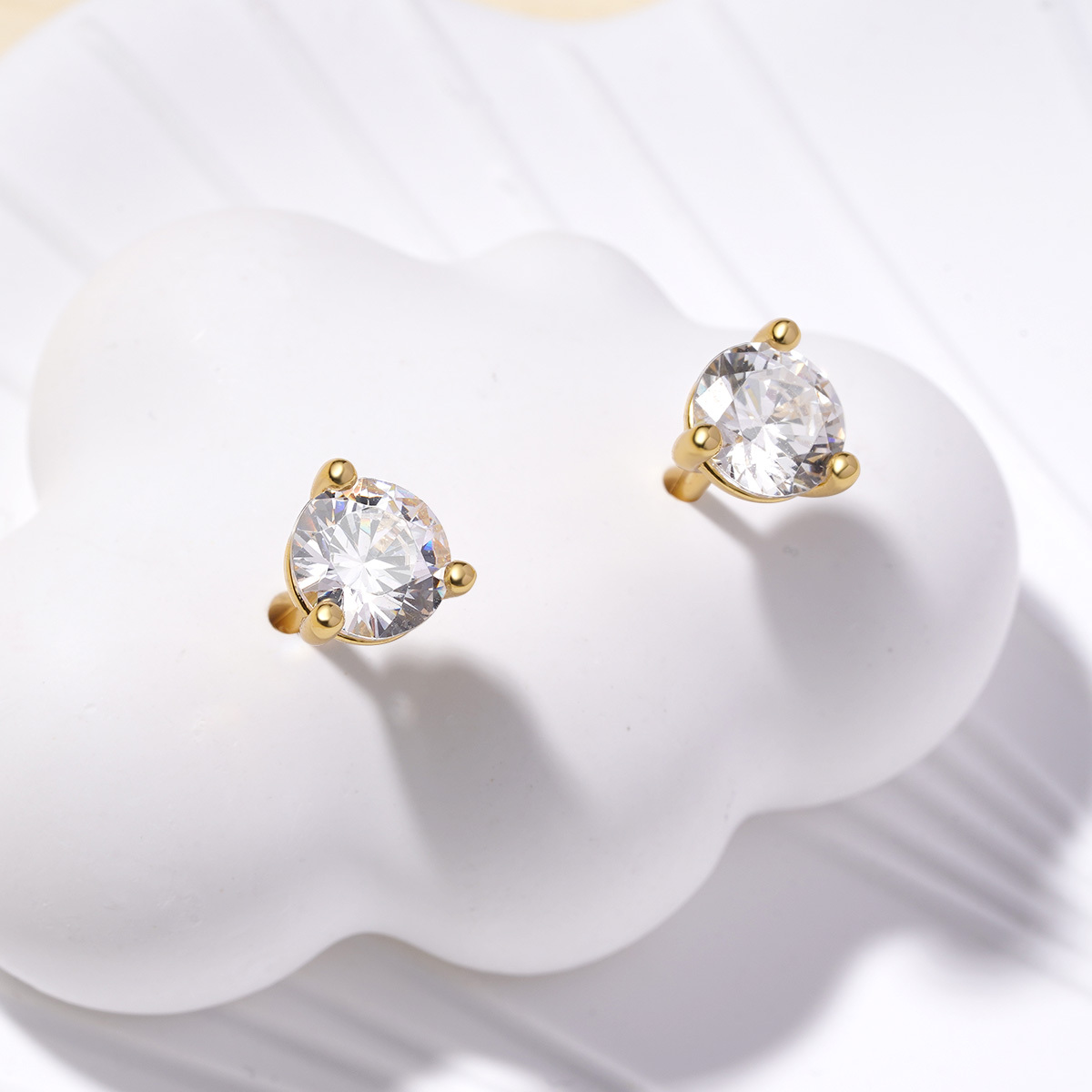 Sparkling Stone Stud Earrings image number 3