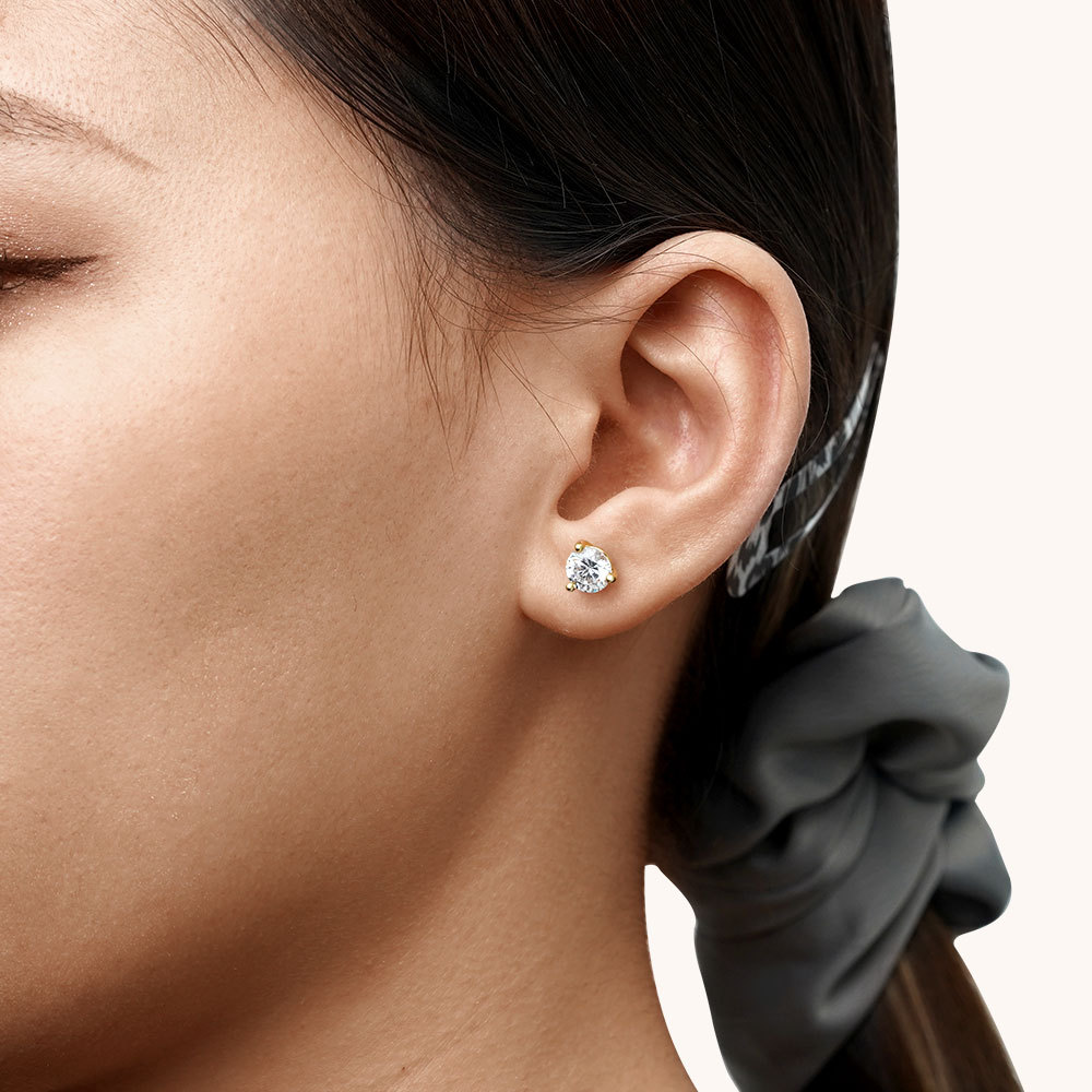 Sparkling Stone Stud Earrings image number 4