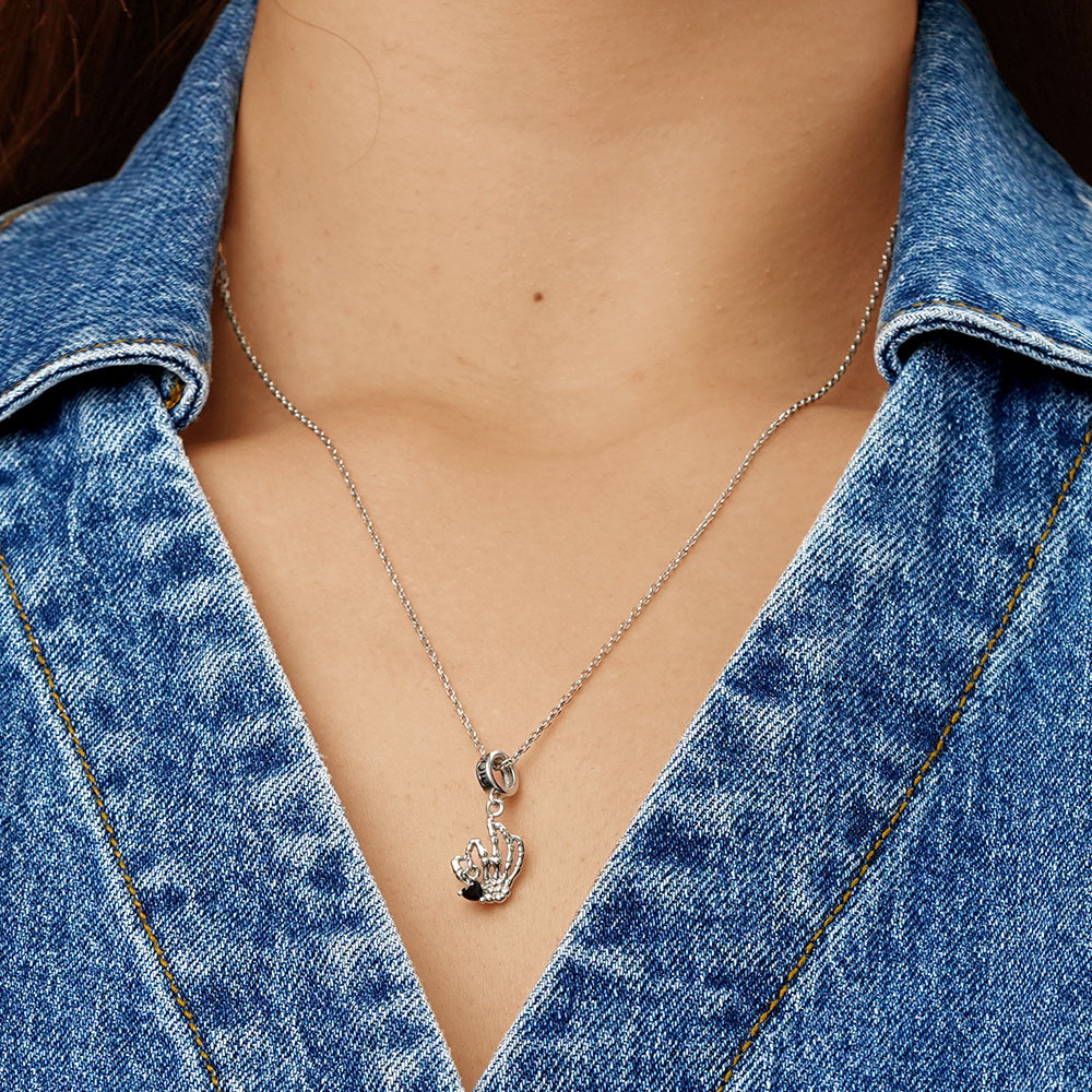 Skull Gesture Pendant image number 6