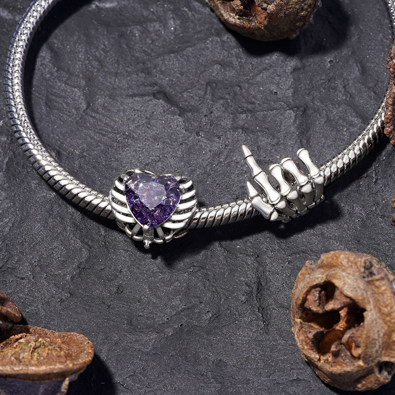 Skull Heart Charm image number 1