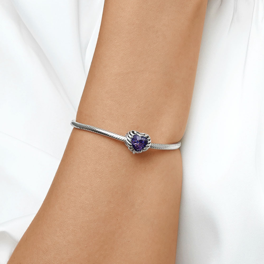 Skull Heart Charm image number 4