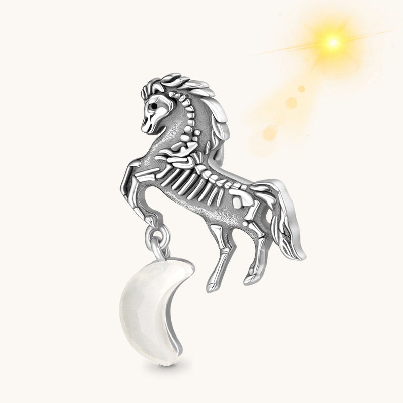 Skull Horse Charm image number 0